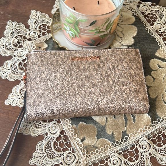 Michael Kors double zipper wallet - Picture 2 of 5